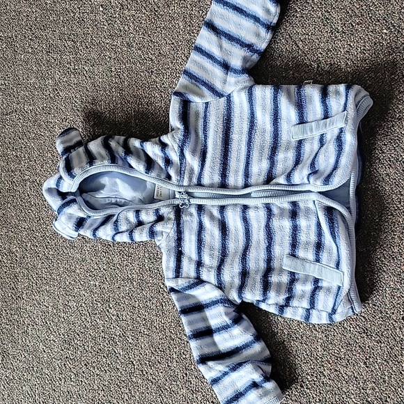 💜4/$20💜 Fleece Sweater - Picture 1 of 4